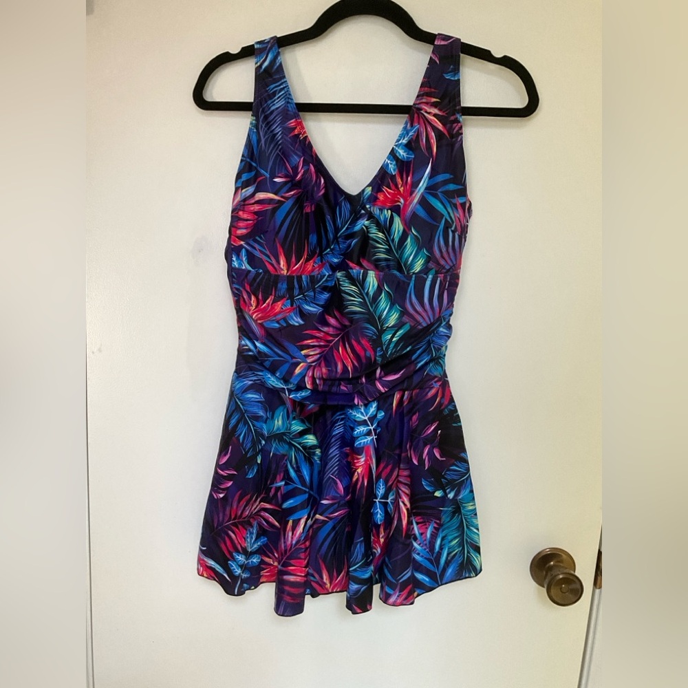 ✨Yonique One Piece Modest Tummy Control Swimdress/Swimsuit Size M